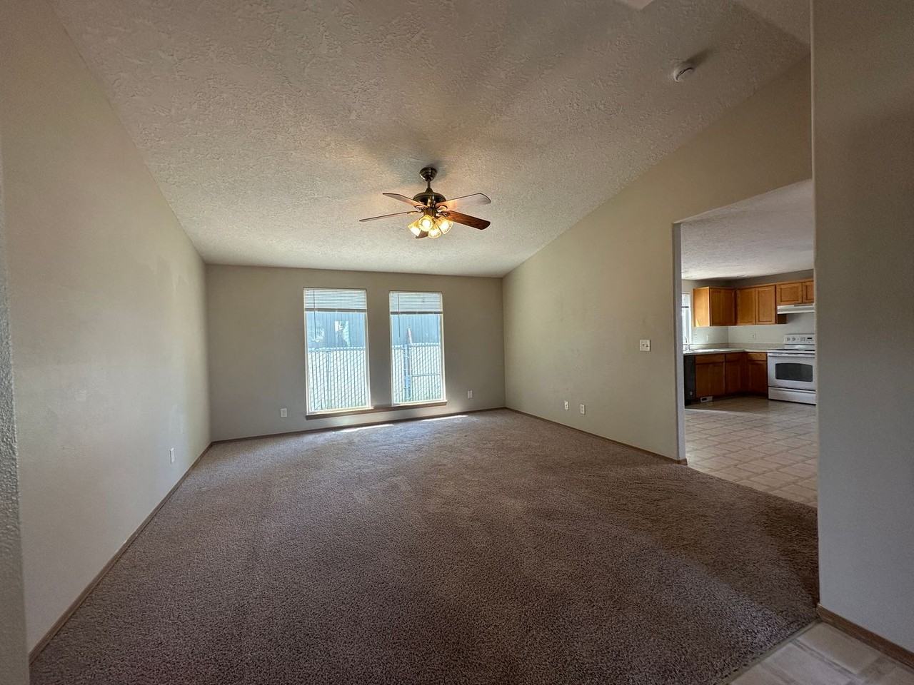838 Nw Riverbow Ave - Photo 3 of 21
