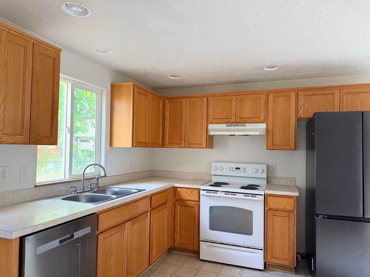 838 Nw Riverbow Ave - Photo 5 of 21