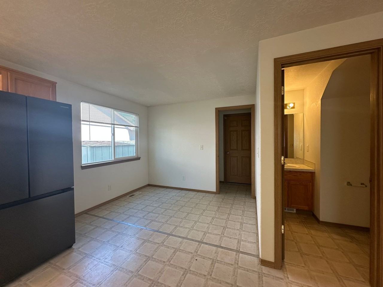 838 Nw Riverbow Ave - Photo 6 of 21