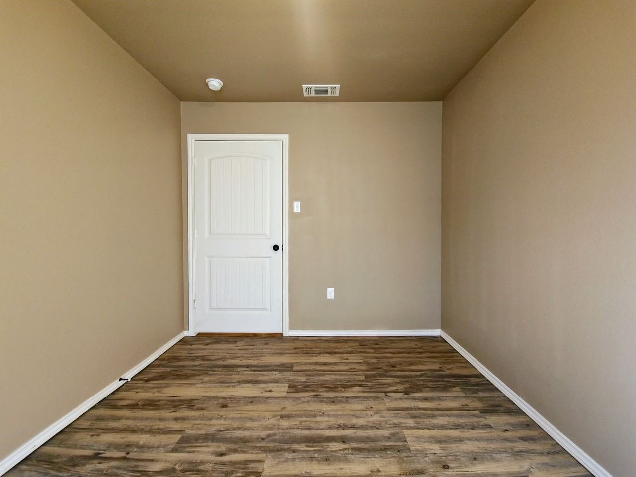 2721 E 3rd St - Photo 5 of 10