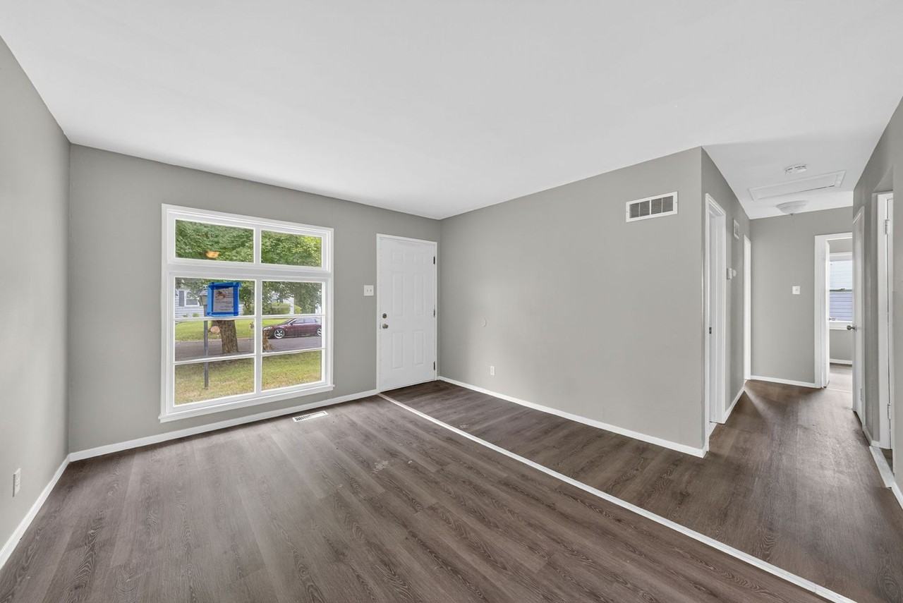 416 Crawford Rd - Photo 4 of 21