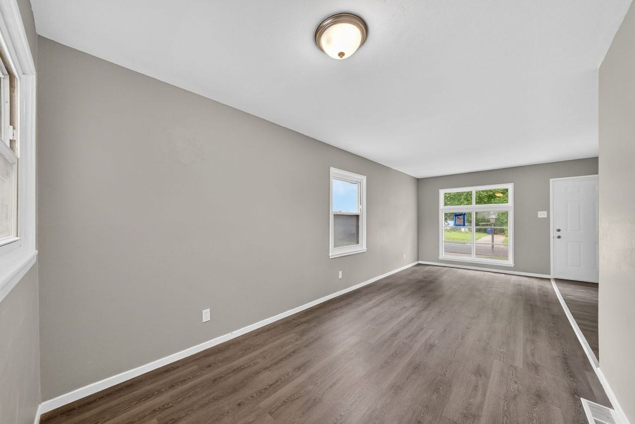 416 Crawford Rd - Photo 5 of 21