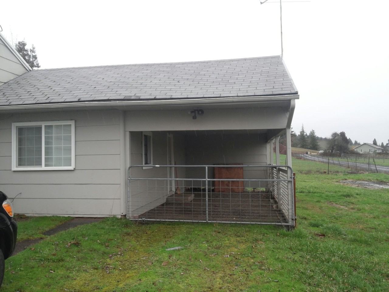 925 Ash St - Photo 2 of 15