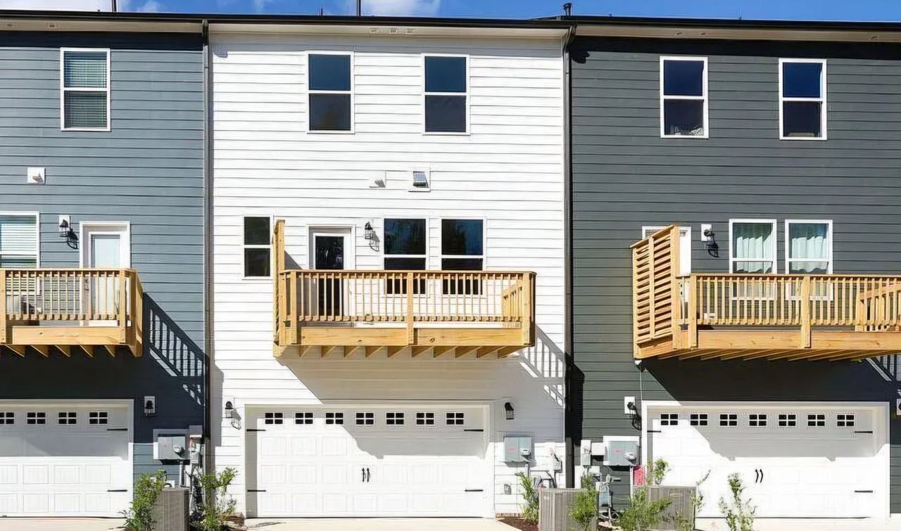 430 Rowe Way - Photo 3 of 15