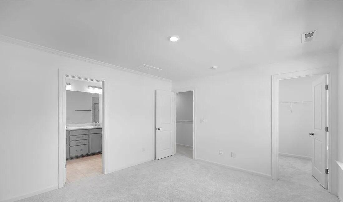 430 Rowe Way - Photo 4 of 15