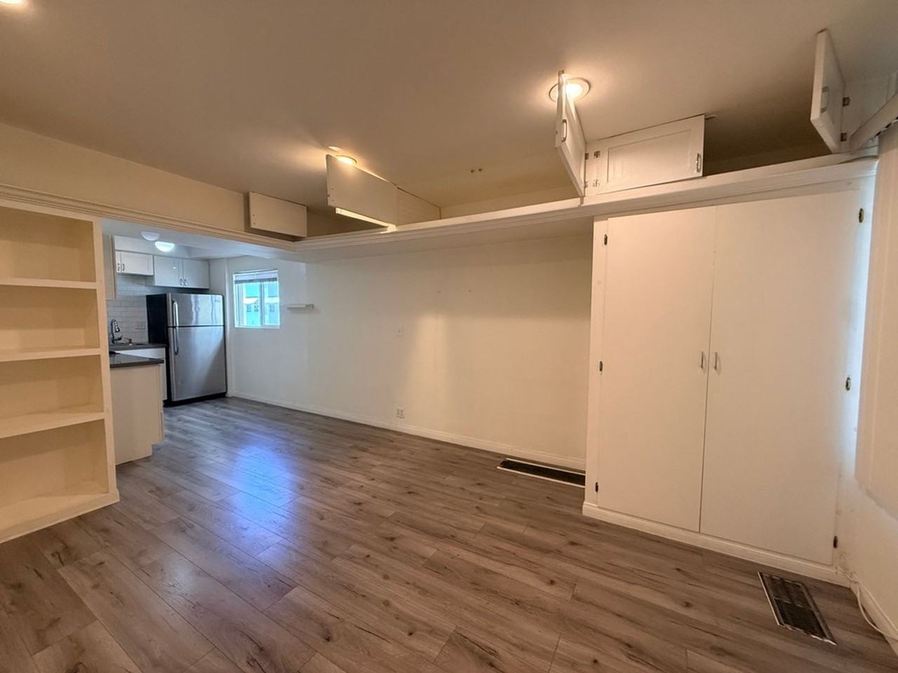 149 S Spalding Drive - Photo 3 of 21