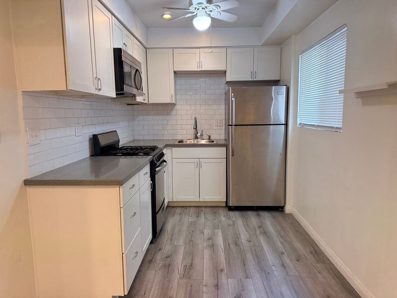 149 S Spalding Drive - Photo 5 of 21