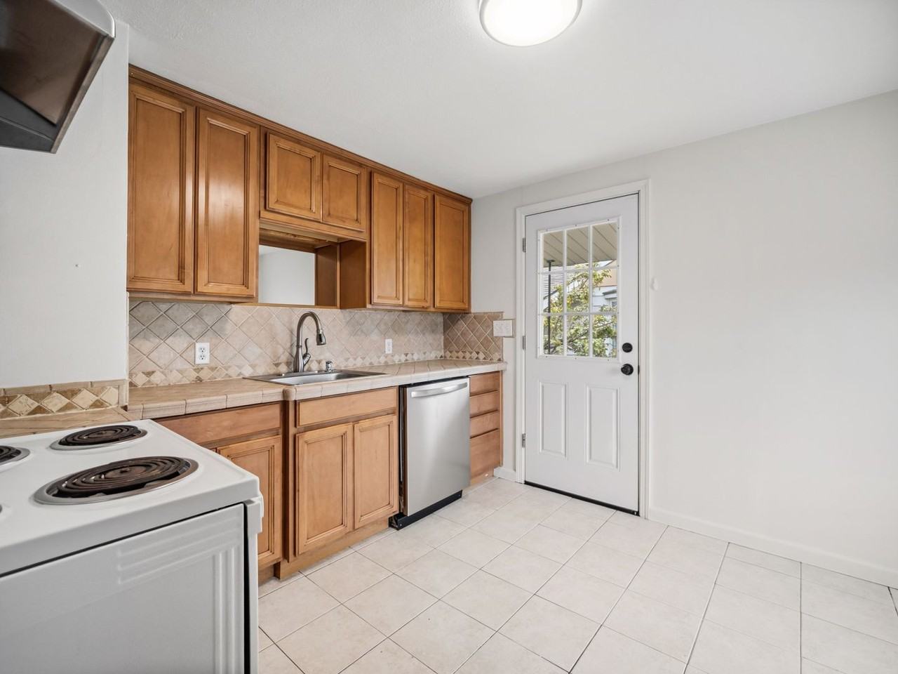2403 W Everett Ave - Photo 3 of 42