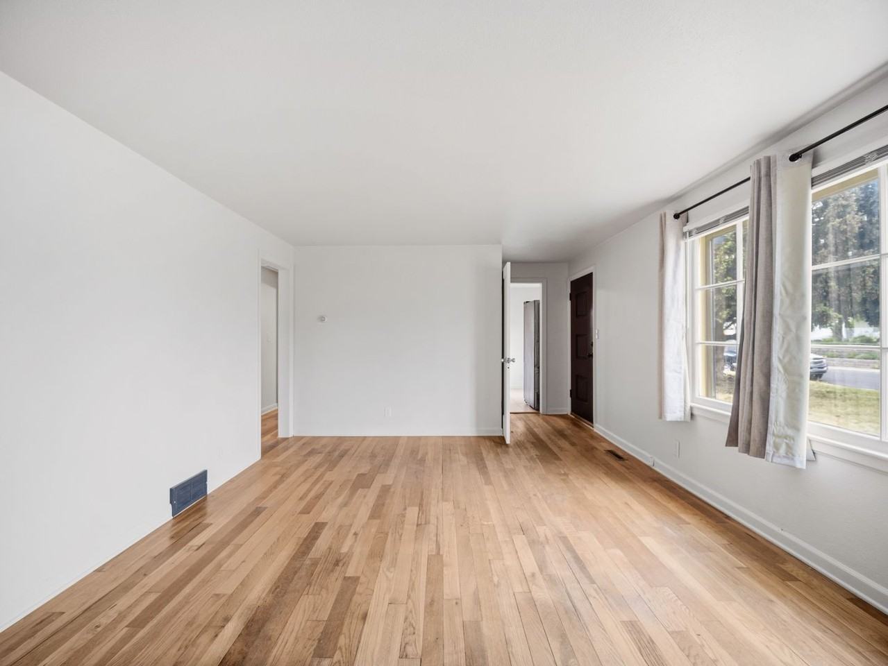 2403 W Everett Ave - Photo 2 of 42