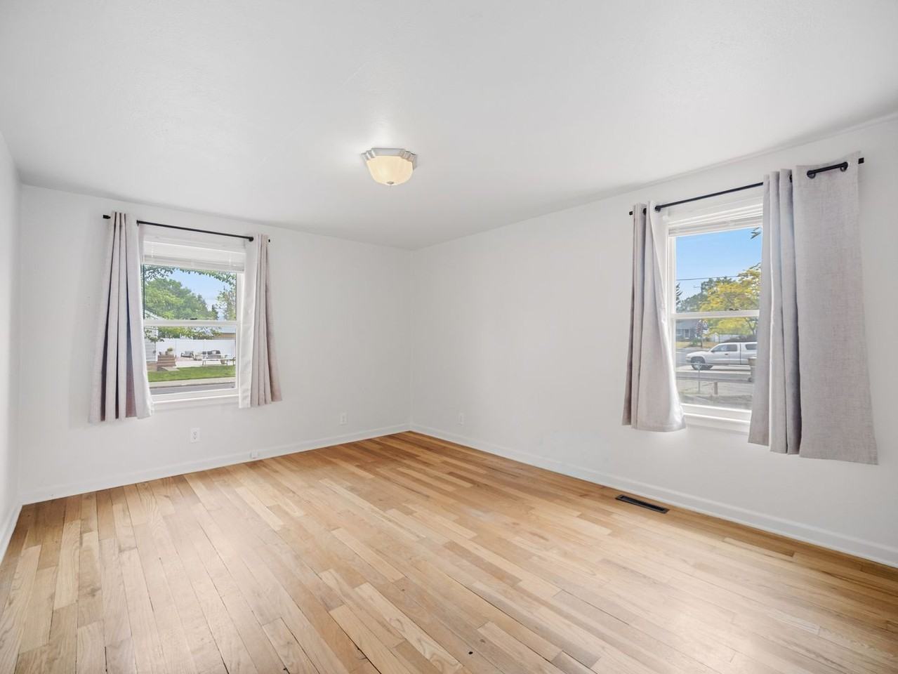 2403 W Everett Ave - Photo 4 of 42