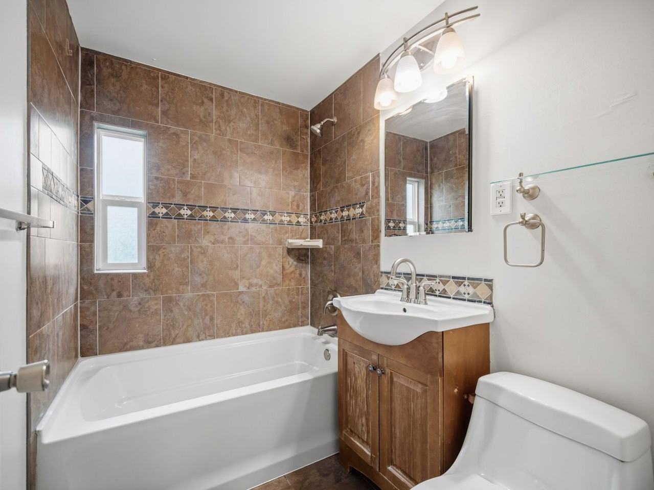 2403 W Everett Ave - Photo 4 of 42