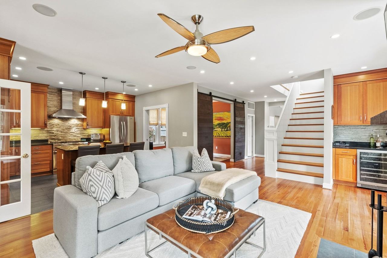 5213 Cathedral Ave Nw - Photo 4 of 47