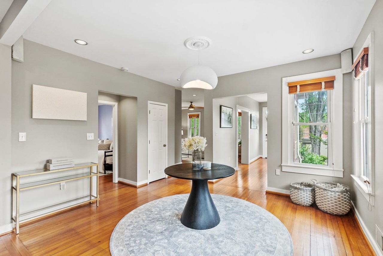 5213 Cathedral Ave Nw - Photo 5 of 47