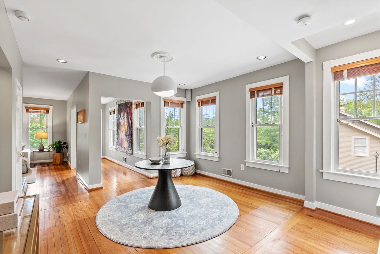 5213 Cathedral Ave Nw - Photo 6 of 47