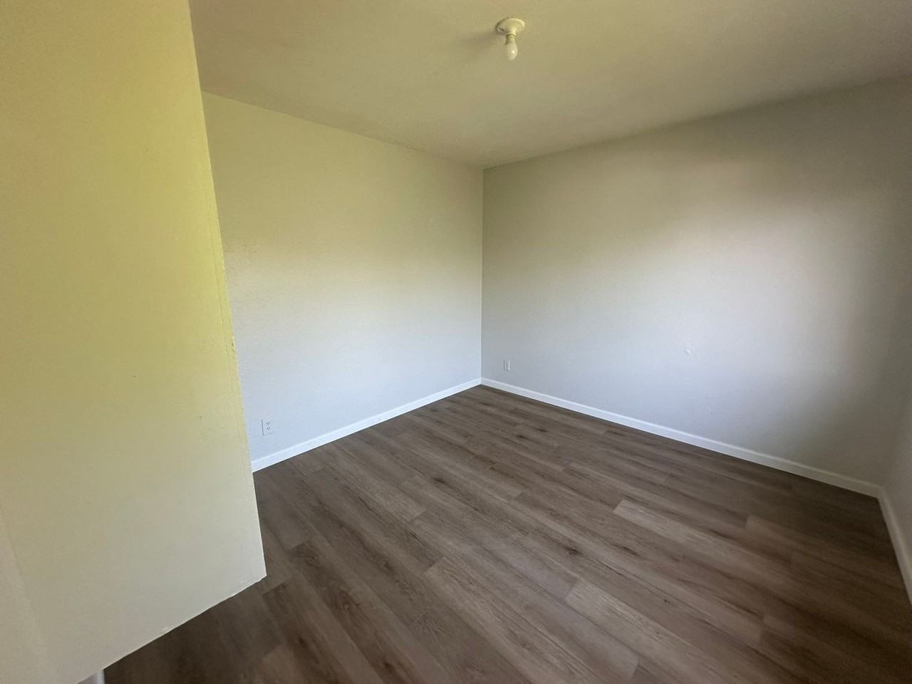 1123 Highland St - Photo 7 of 14
