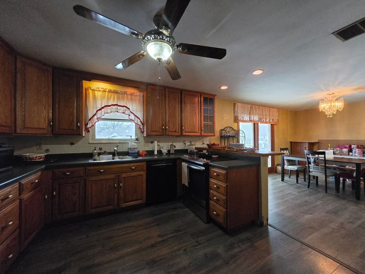 1070 Nagle Ct - Photo 4 of 22
