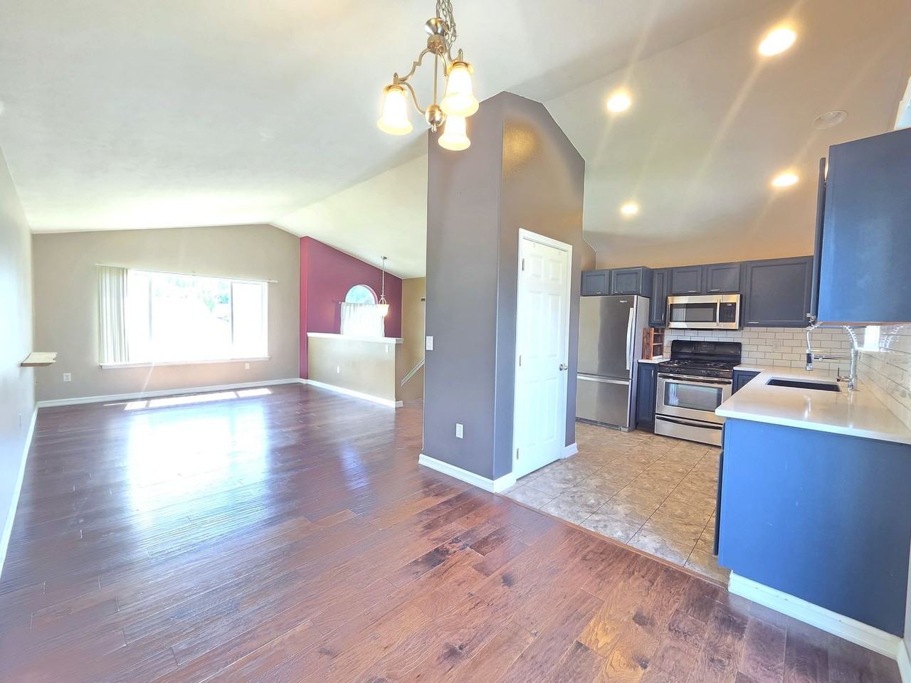 4615 E 13th Ave - Photo 3 of 21