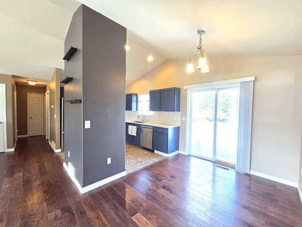 4615 E 13th Ave - Photo 5 of 21