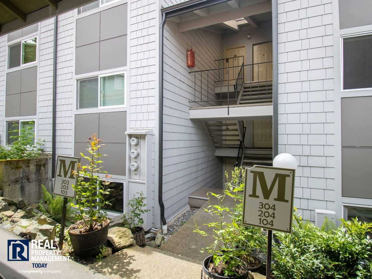 2020 Grant Ave S - Photo 4 of 18