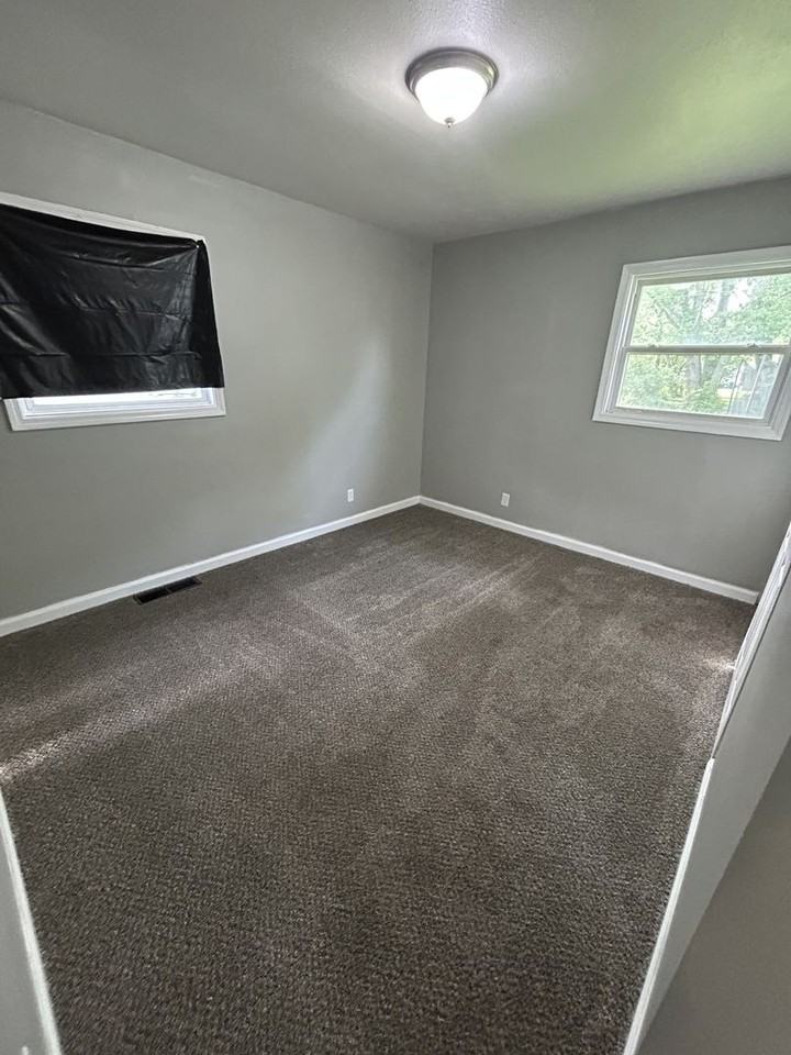 121 Saint Dorothy Dr - Photo 5 of 9