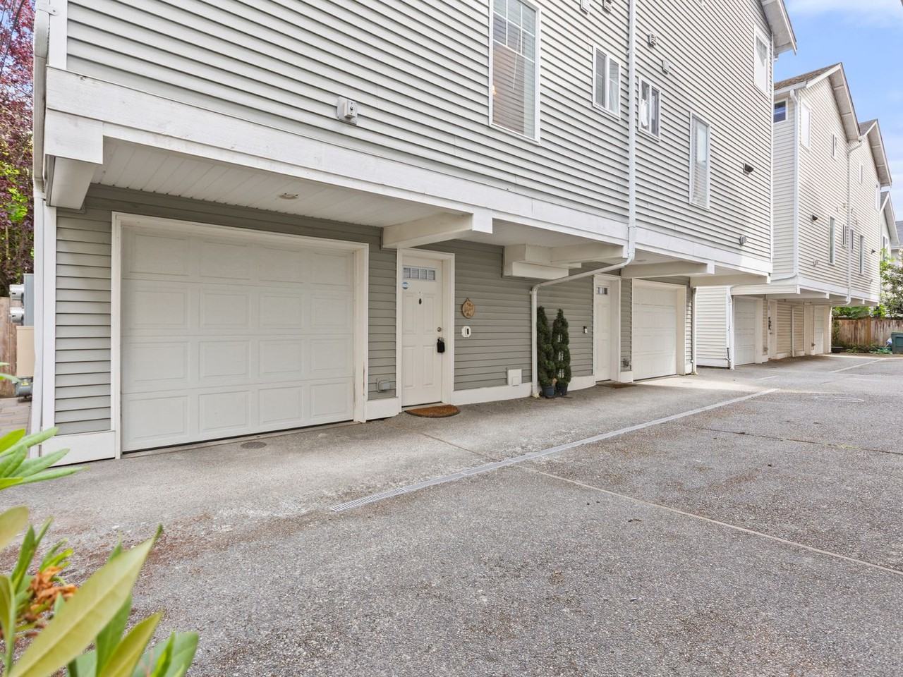 8539 Stone Ave N - Photo 2 of 25