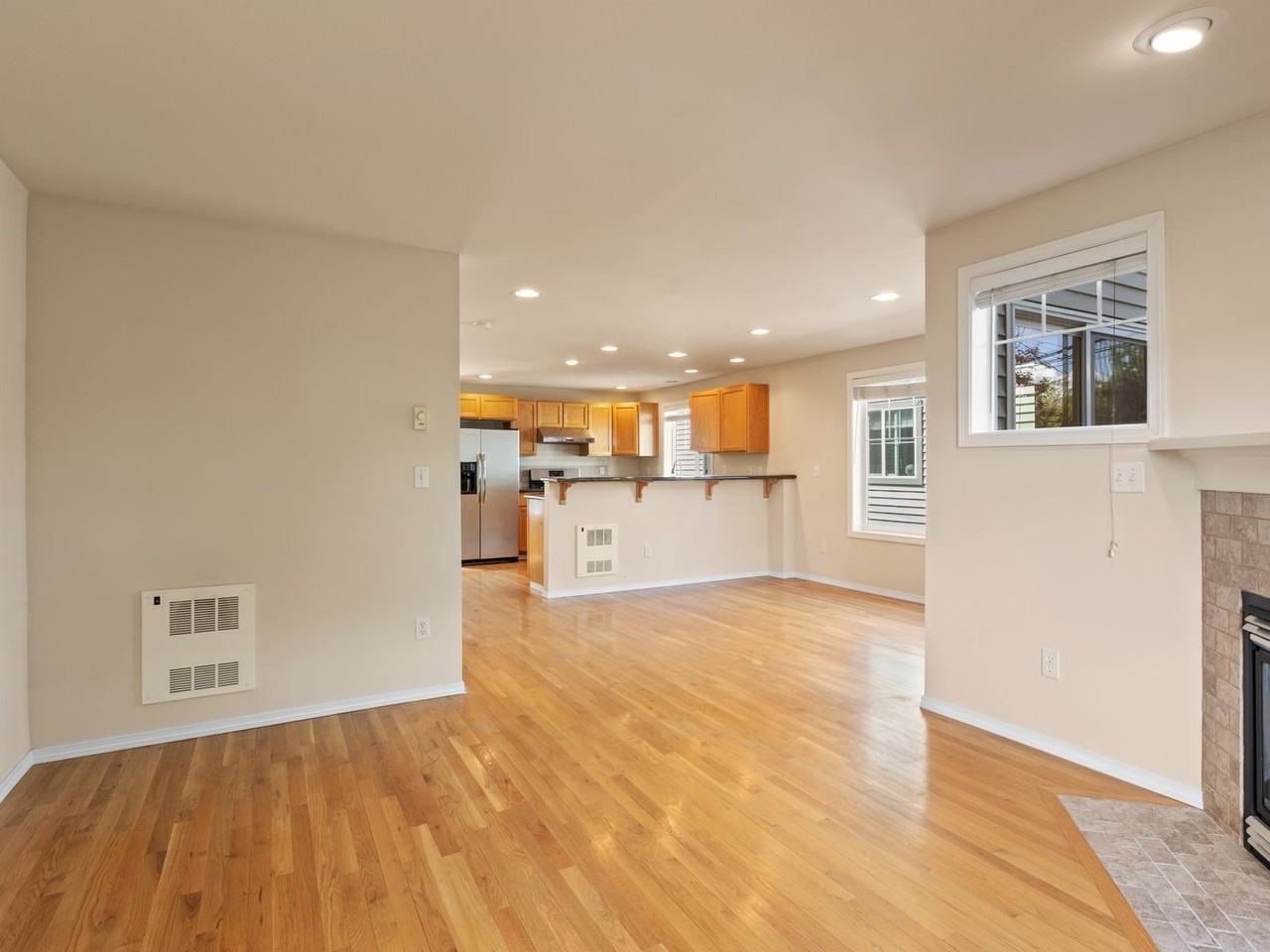 8539 Stone Ave N - Photo 7 of 25