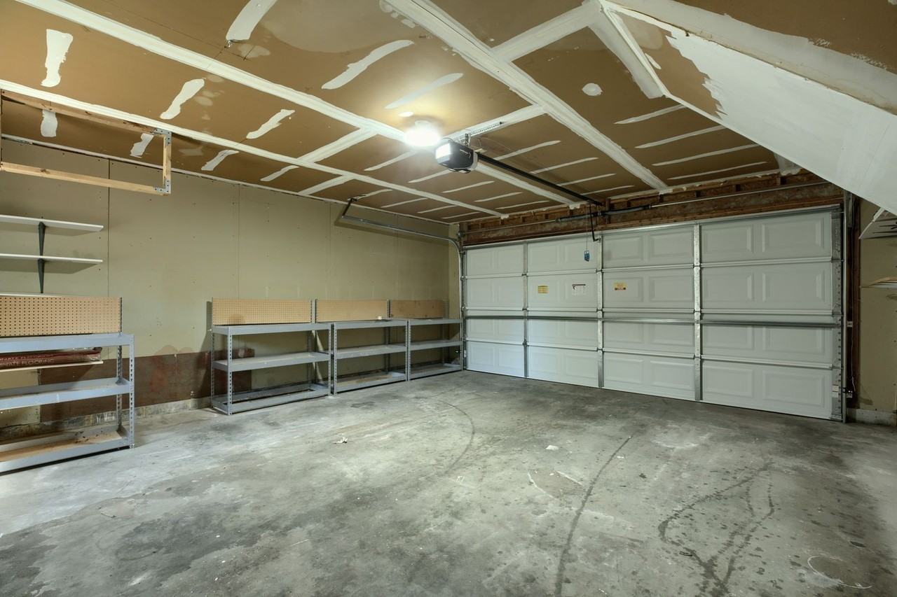 453 Waverly Pl - Photo 4 of 30