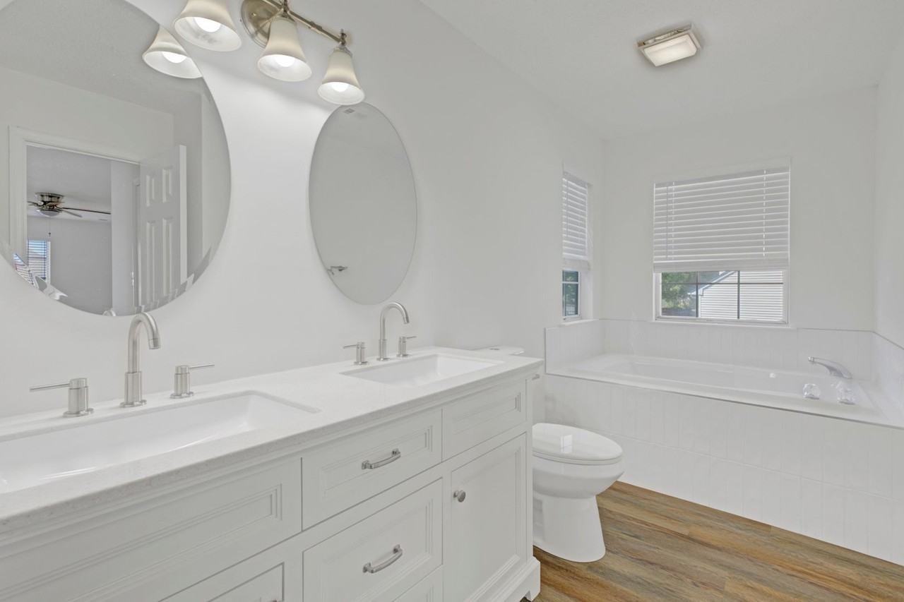 453 Waverly Pl - Photo 5 of 30