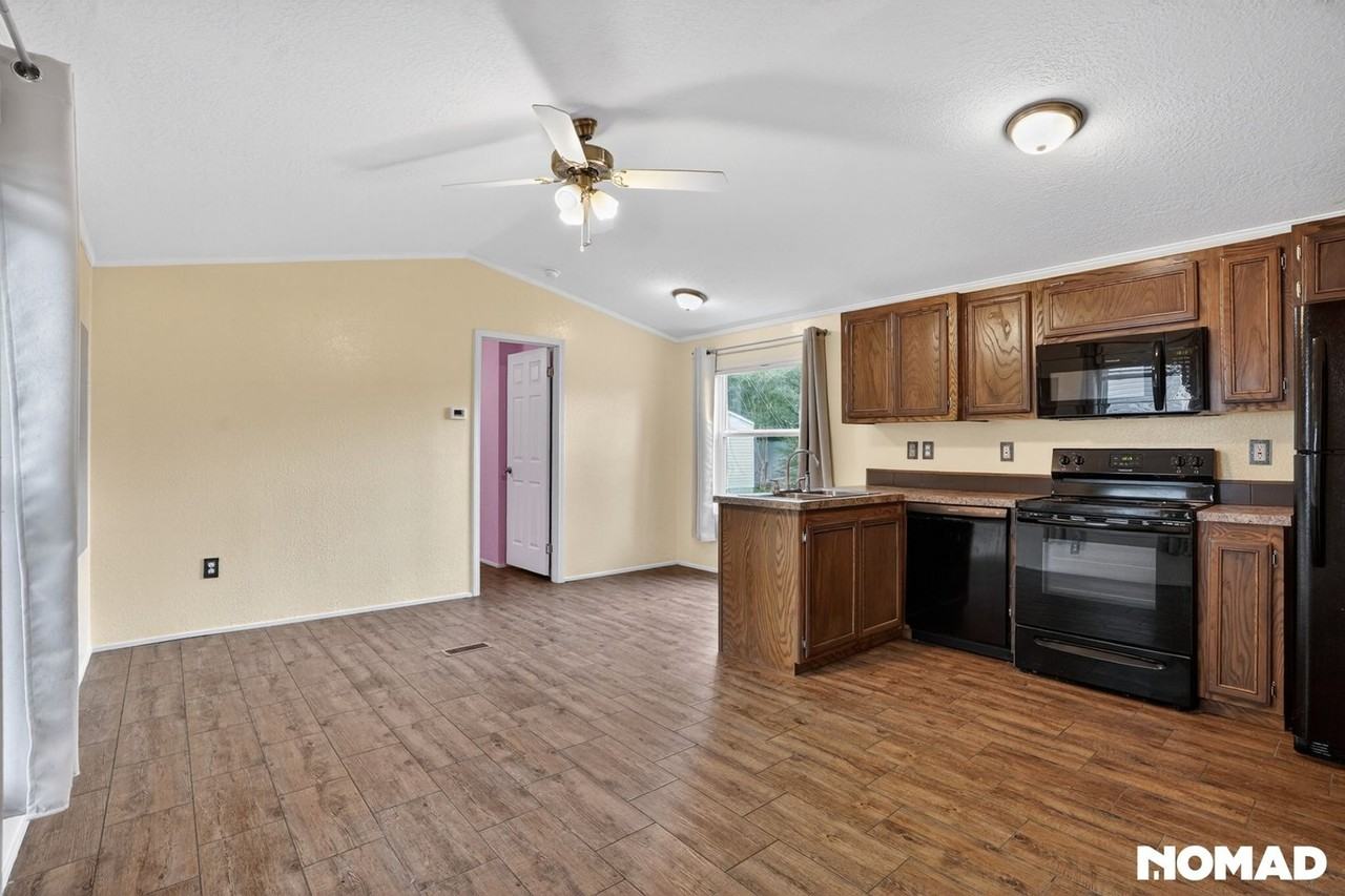 4206 Pine Ln - Photo 2 of 19