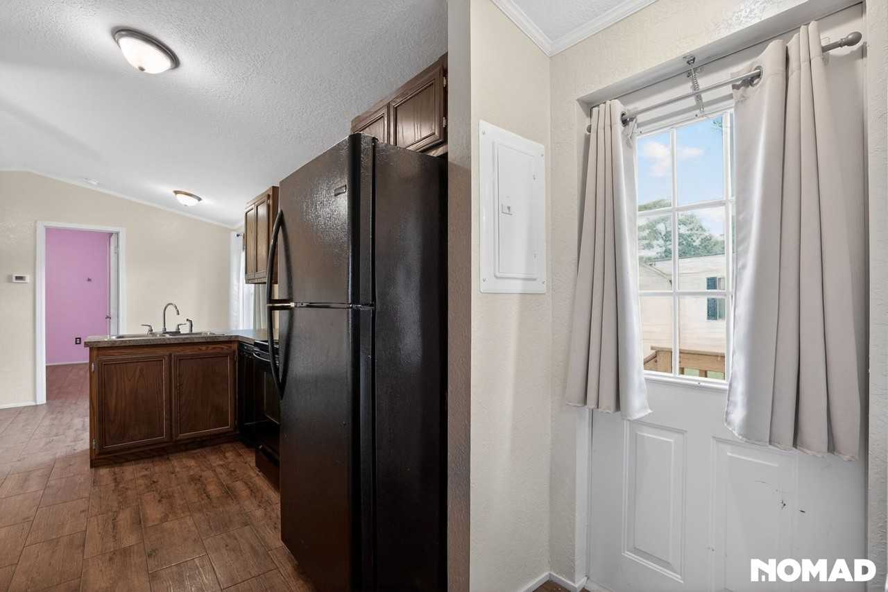 4206 Pine Ln - Photo 5 of 19