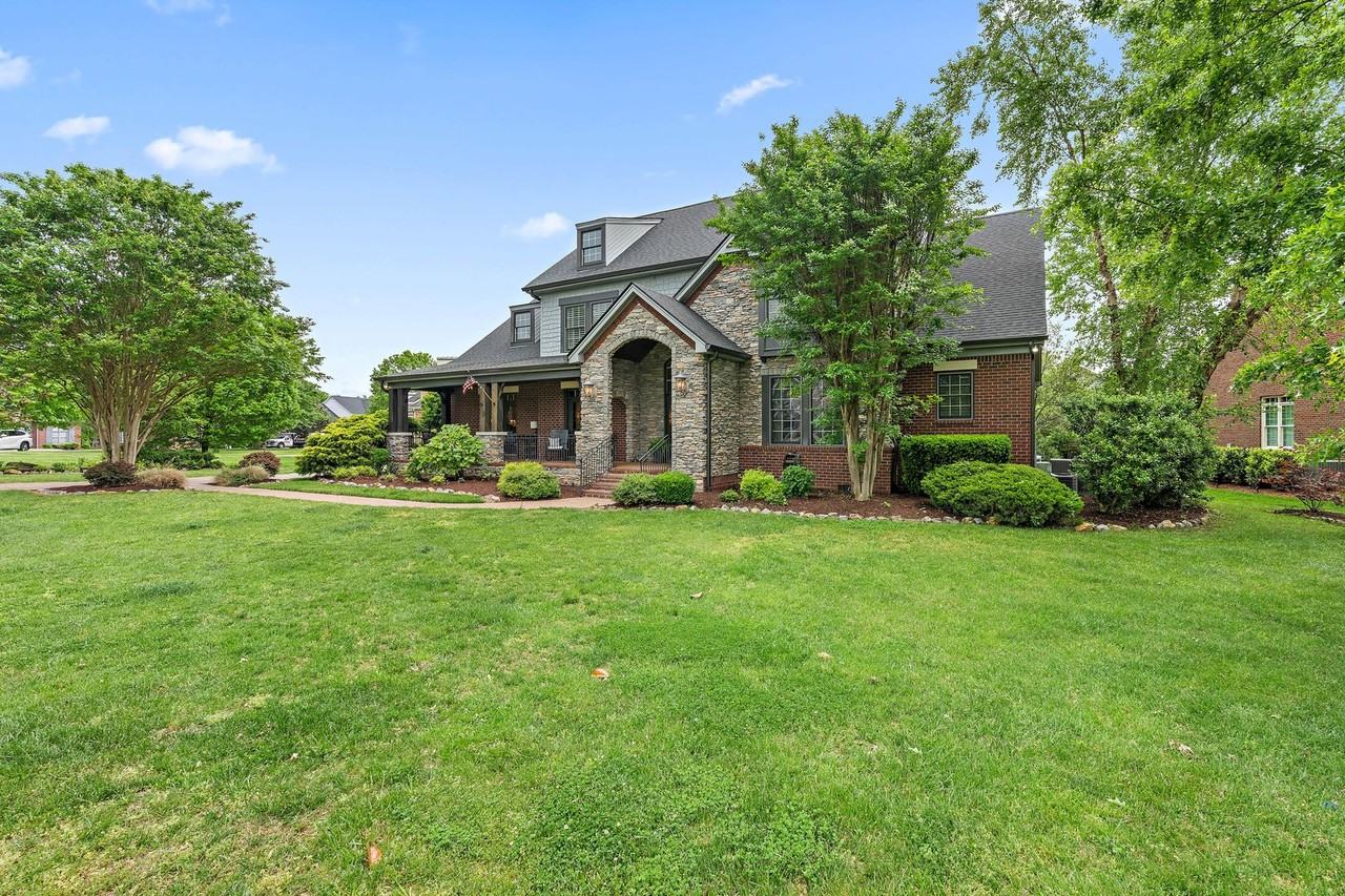 298 Gillette Dr - Photo 4 of 50