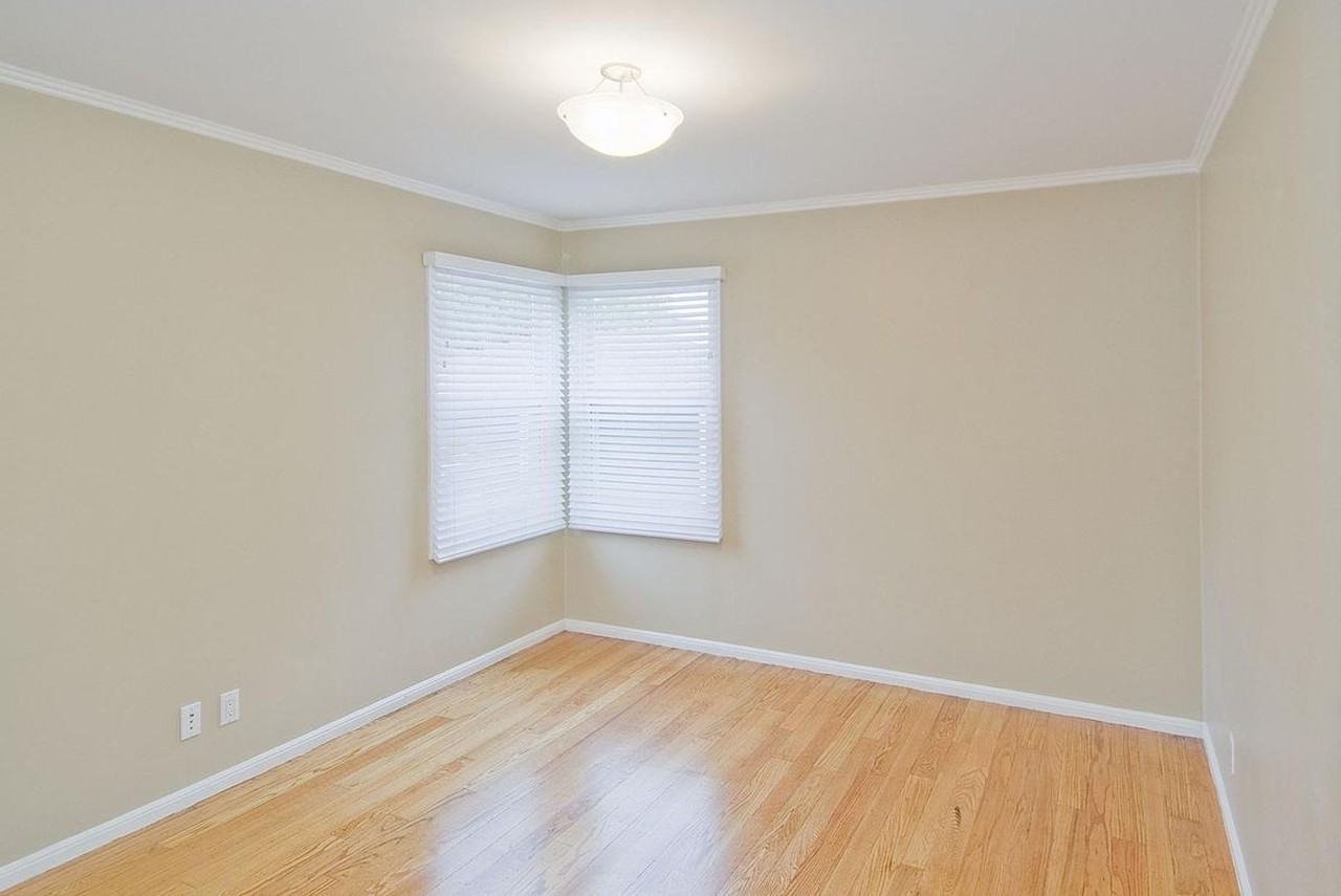 16 W Bellevue Ave - Photo 4 of 13