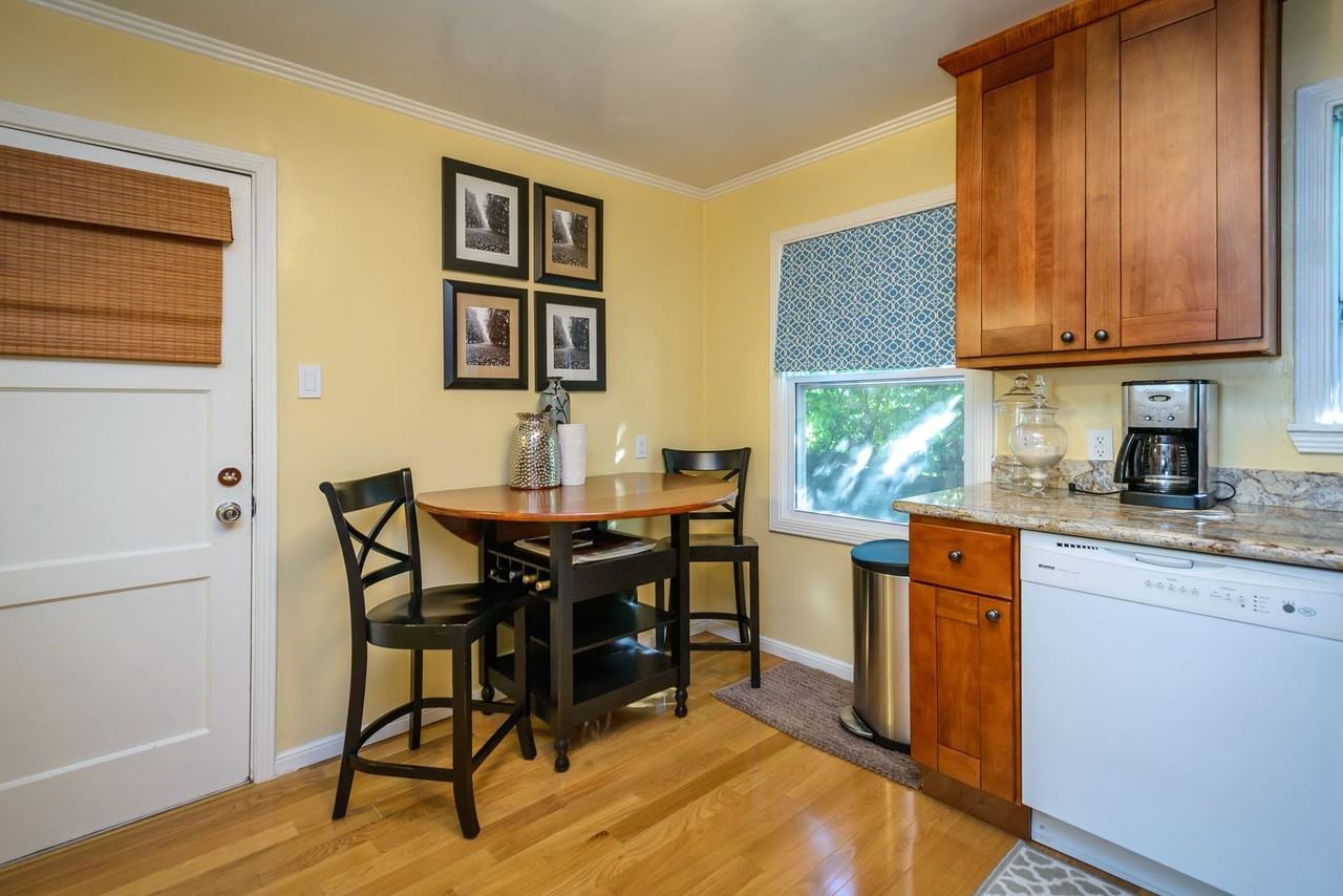 16 W Bellevue Ave - Photo 7 of 13