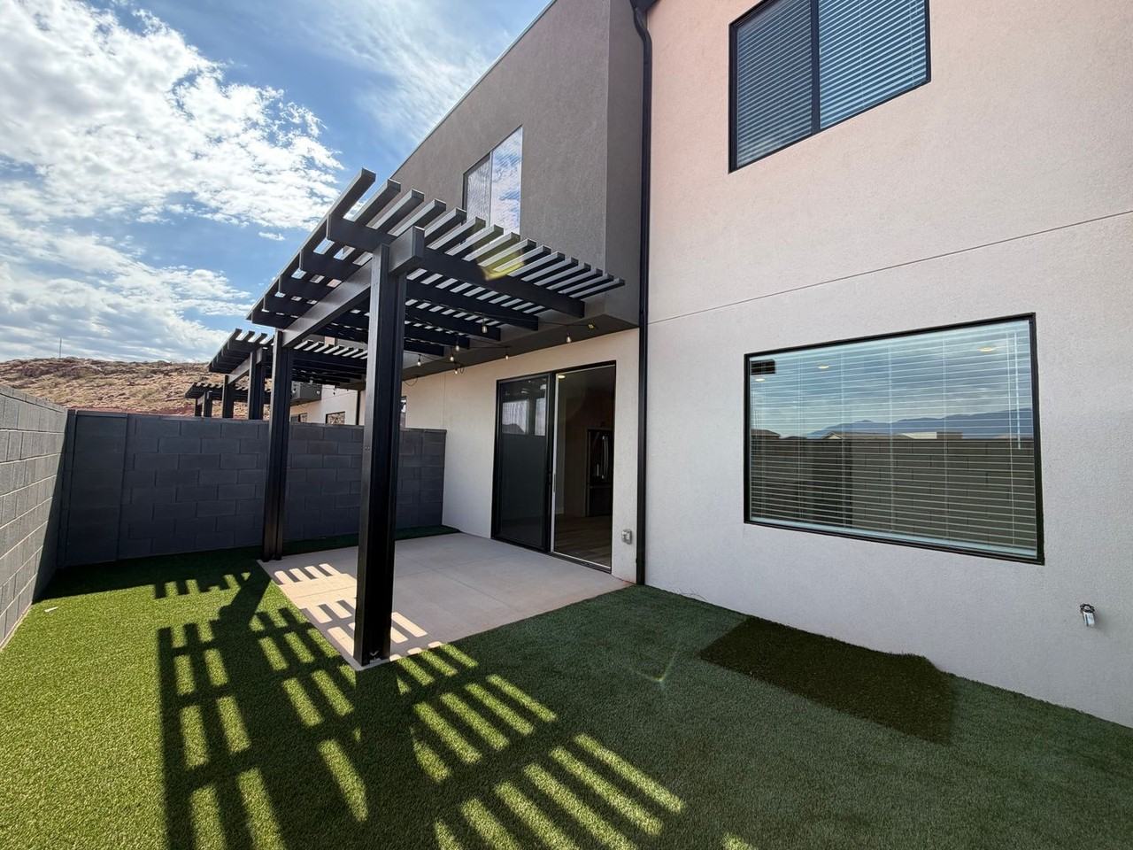 577 577 E Hemsworth Ln - Photo 3 of 40
