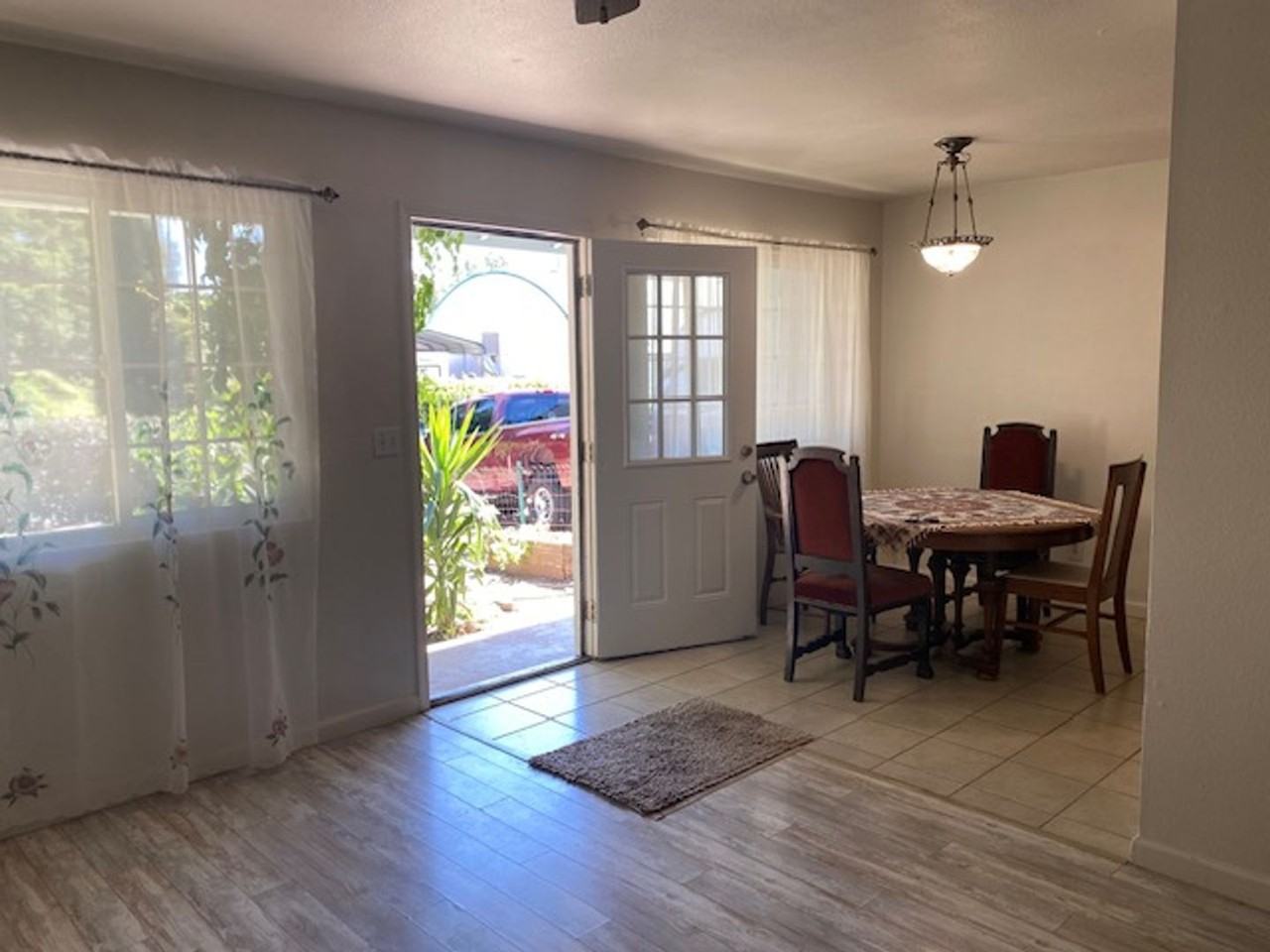 2128 Grand Coulee Blvd - Photo 3 of 13