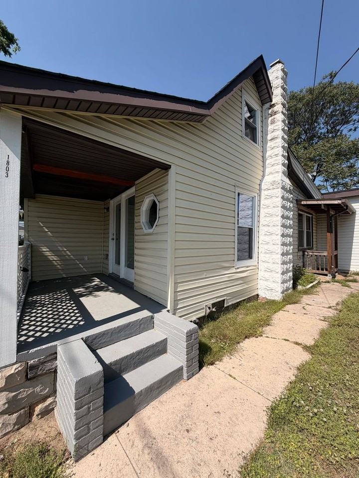 1803 Homberg Ave - Photo 2 of 17