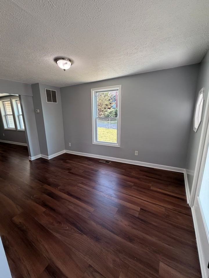 1803 Homberg Ave - Photo 3 of 17