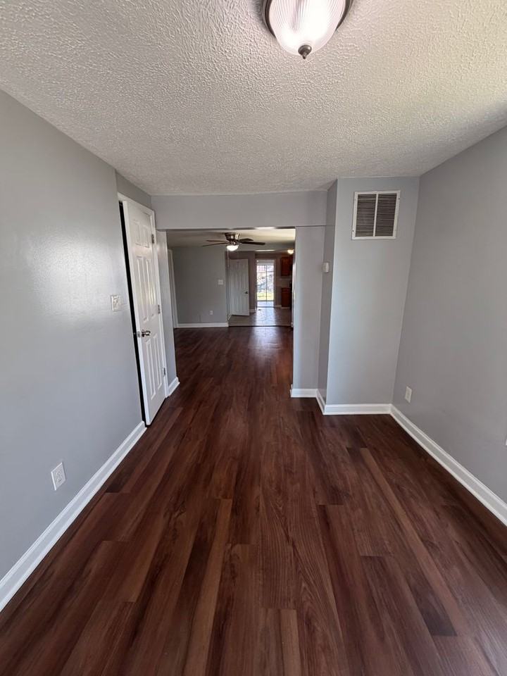 1803 Homberg Ave - Photo 4 of 17