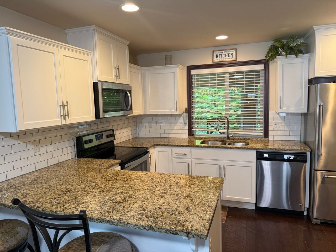 135 Betty Ct - Photo 3 of 15