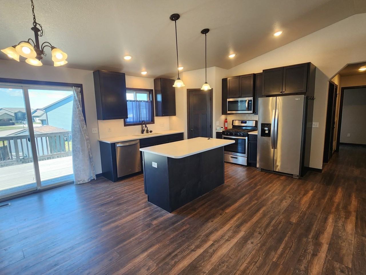 557 Mace Dr - Photo 2 of 29