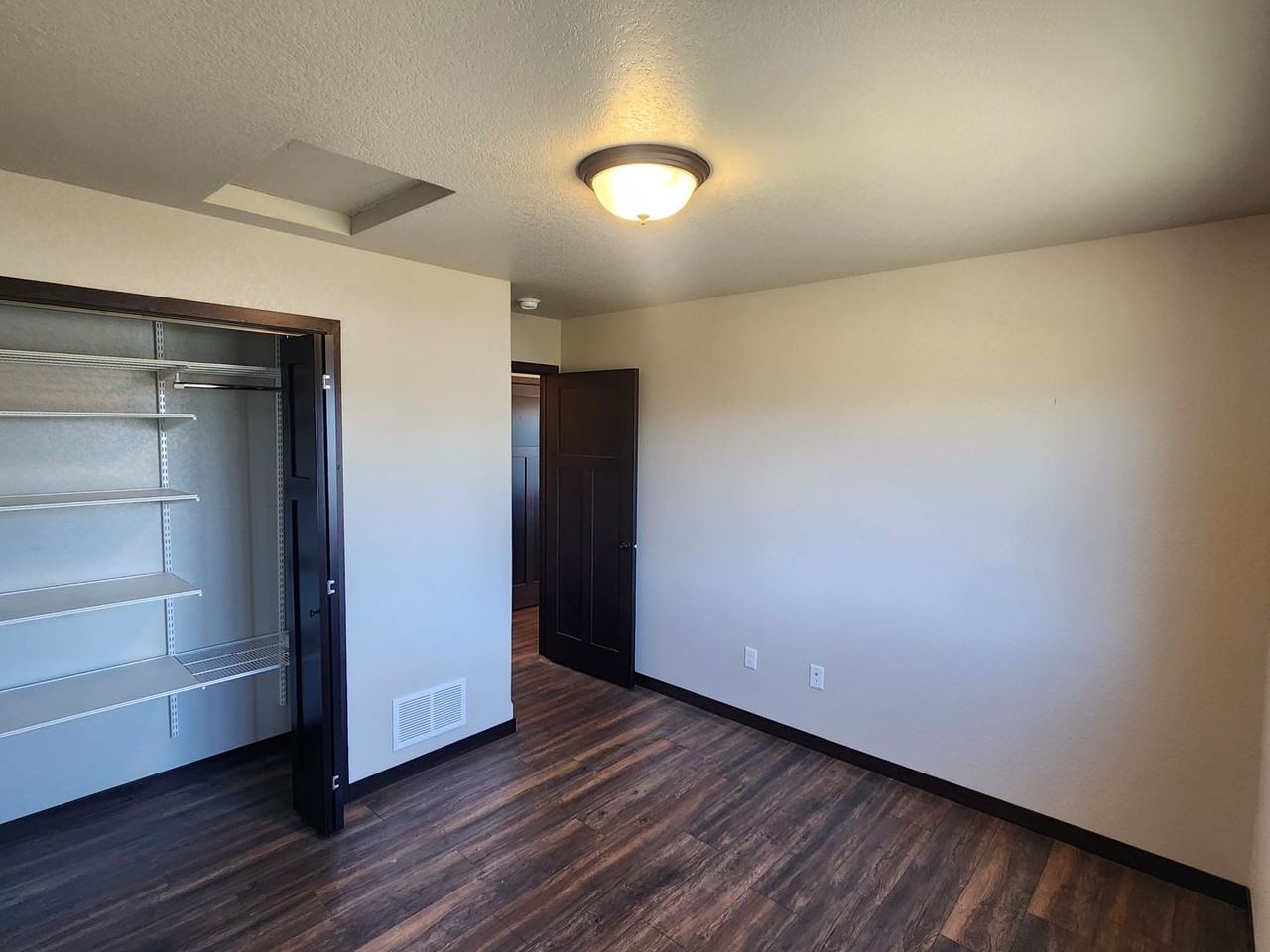557 Mace Dr - Photo 7 of 29