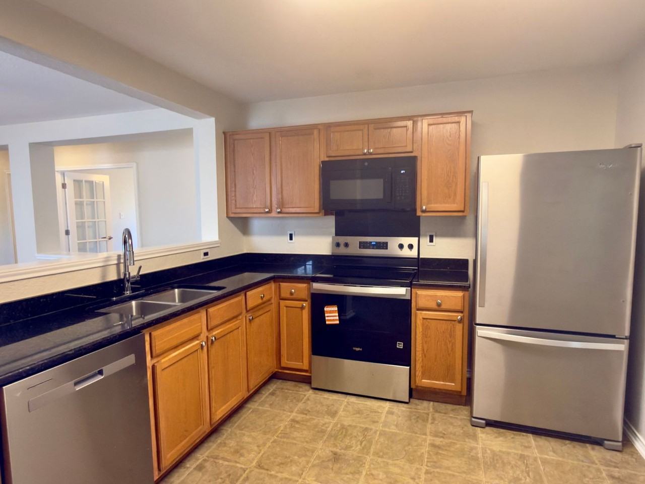 255 Myrtle St - Photo 4 of 29