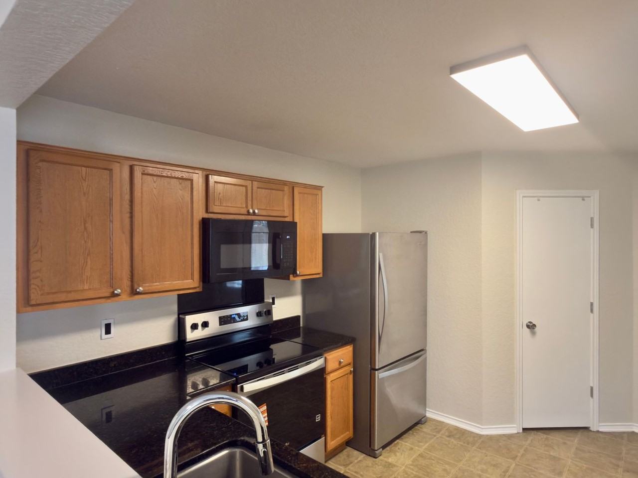 255 Myrtle St - Photo 5 of 29