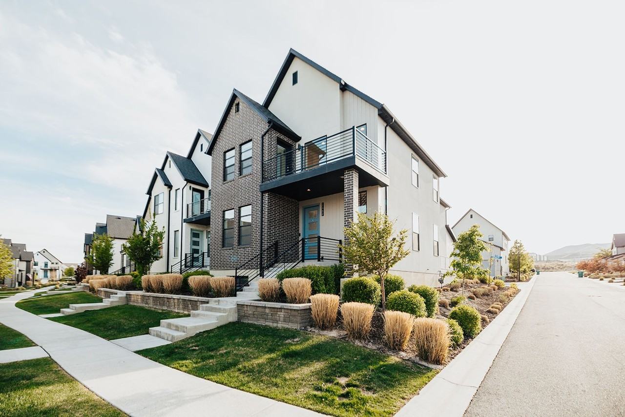 2442 N Gotland Way - Photo 2 of 47