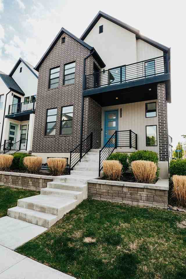 2442 N Gotland Way - Photo 3 of 47