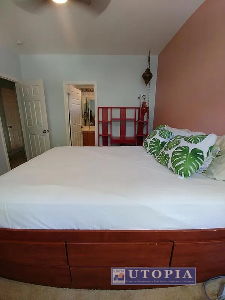 168 Everson Dr - Photo 3 of 10