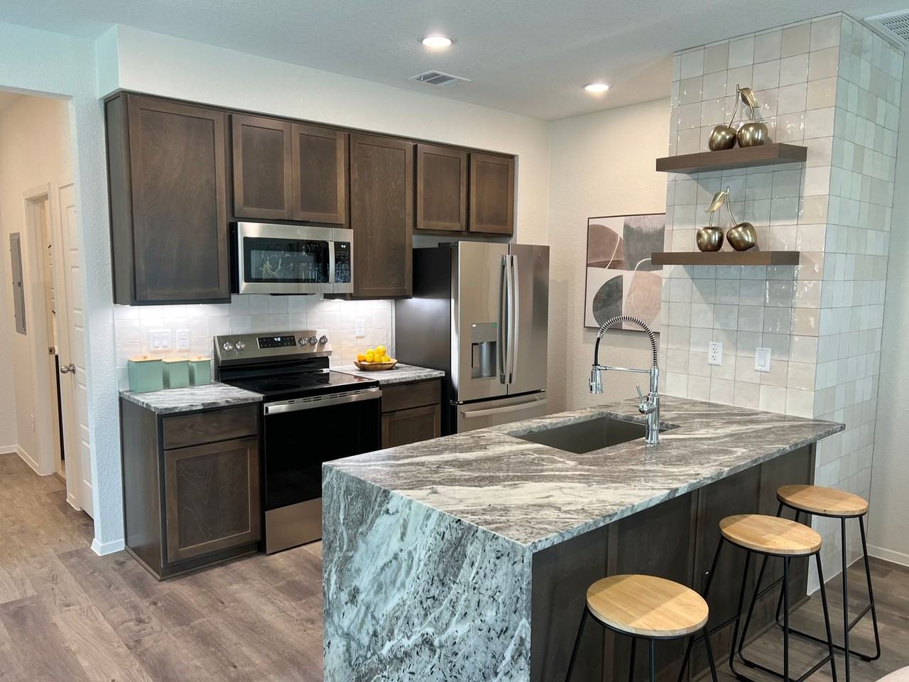 1611 Crooked River Ct - Photo 4 of 23