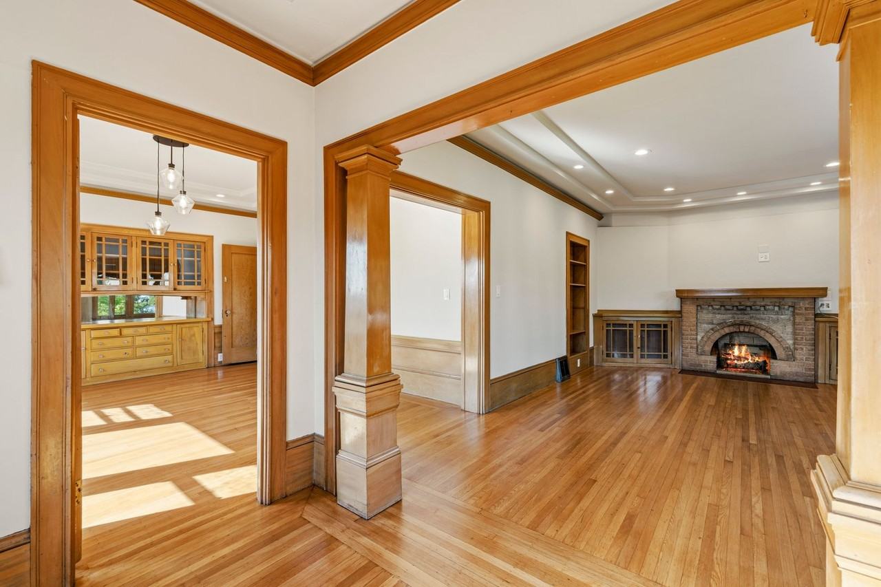 482 Jean St - Photo 5 of 43