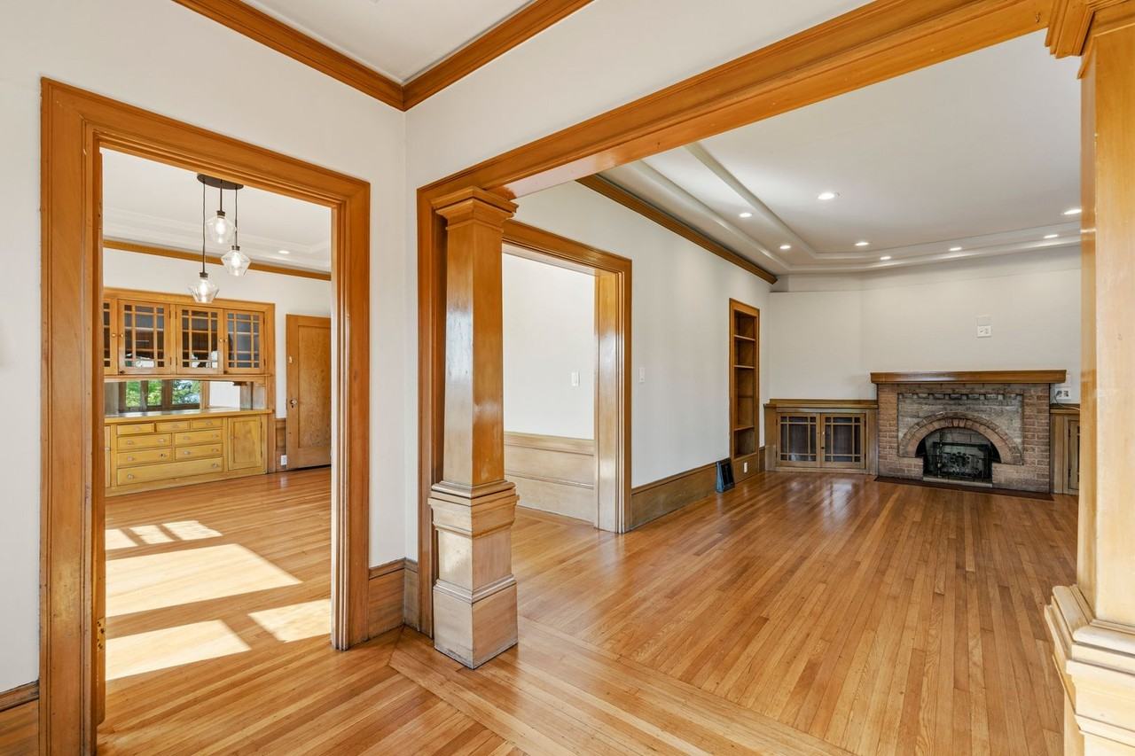 482 Jean St - Photo 6 of 43