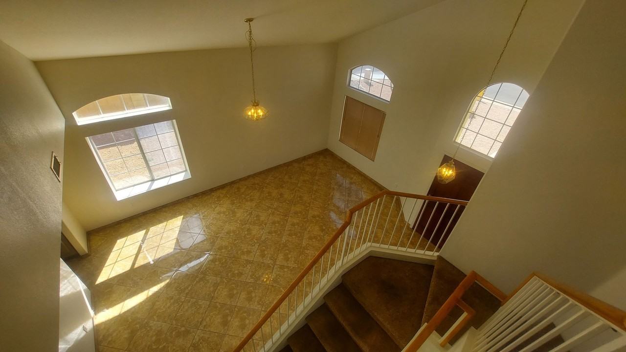 6102 W Fallen Leaf Ln - Photo 4 of 17